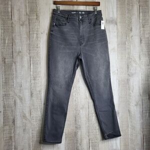 Old Navy Rockstar Super Skinny Higher High Rise 360° Stretch. Size 14 Grey.